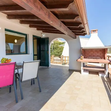 Apartment Incantevole Vista Mare, 450mt Kal'e Moru